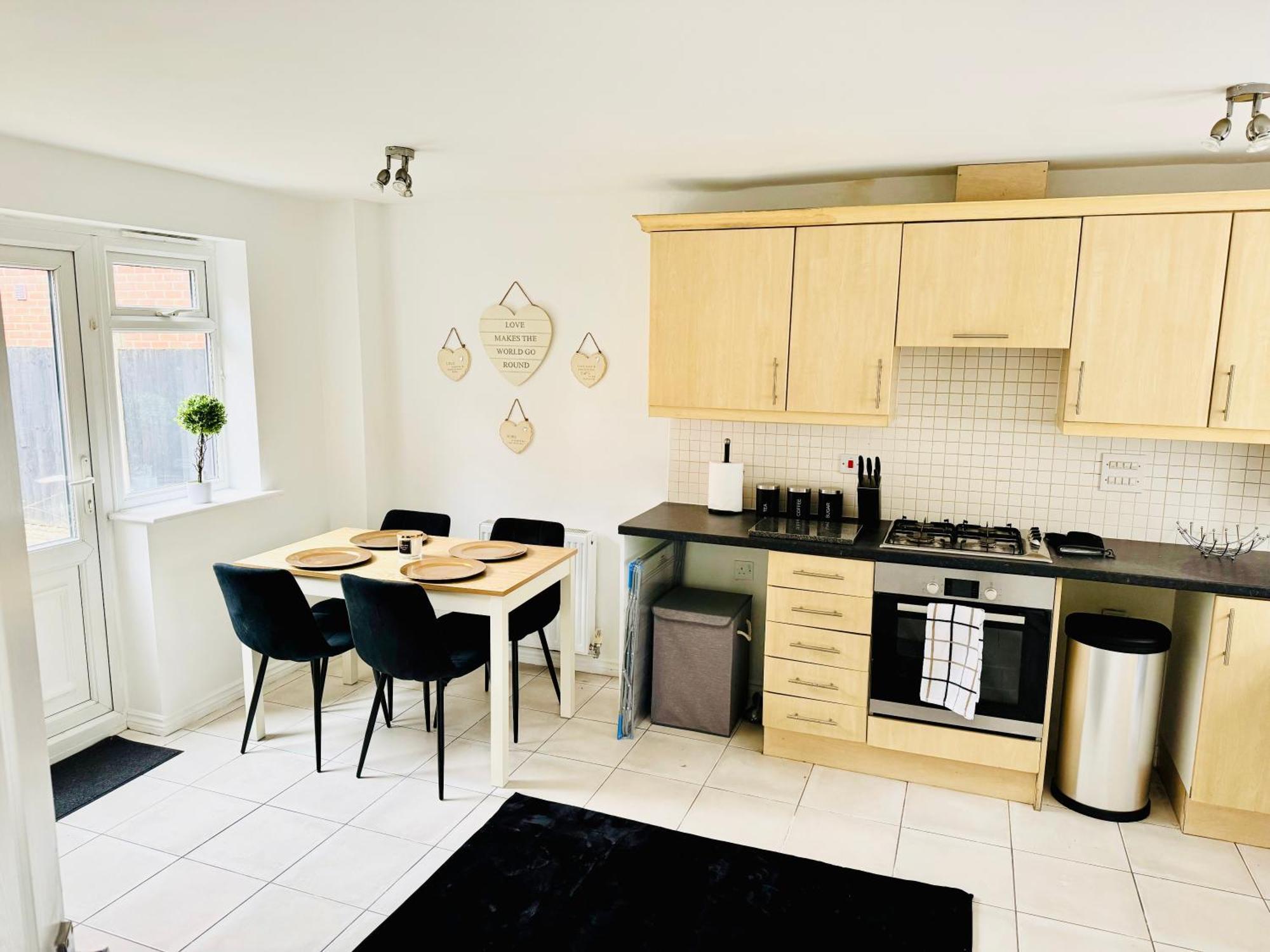 Harmony House 3 Bedroom New Build For Families, Contractors, Black Country Museum Sleeps 6 Tipton Eksteriør bilde