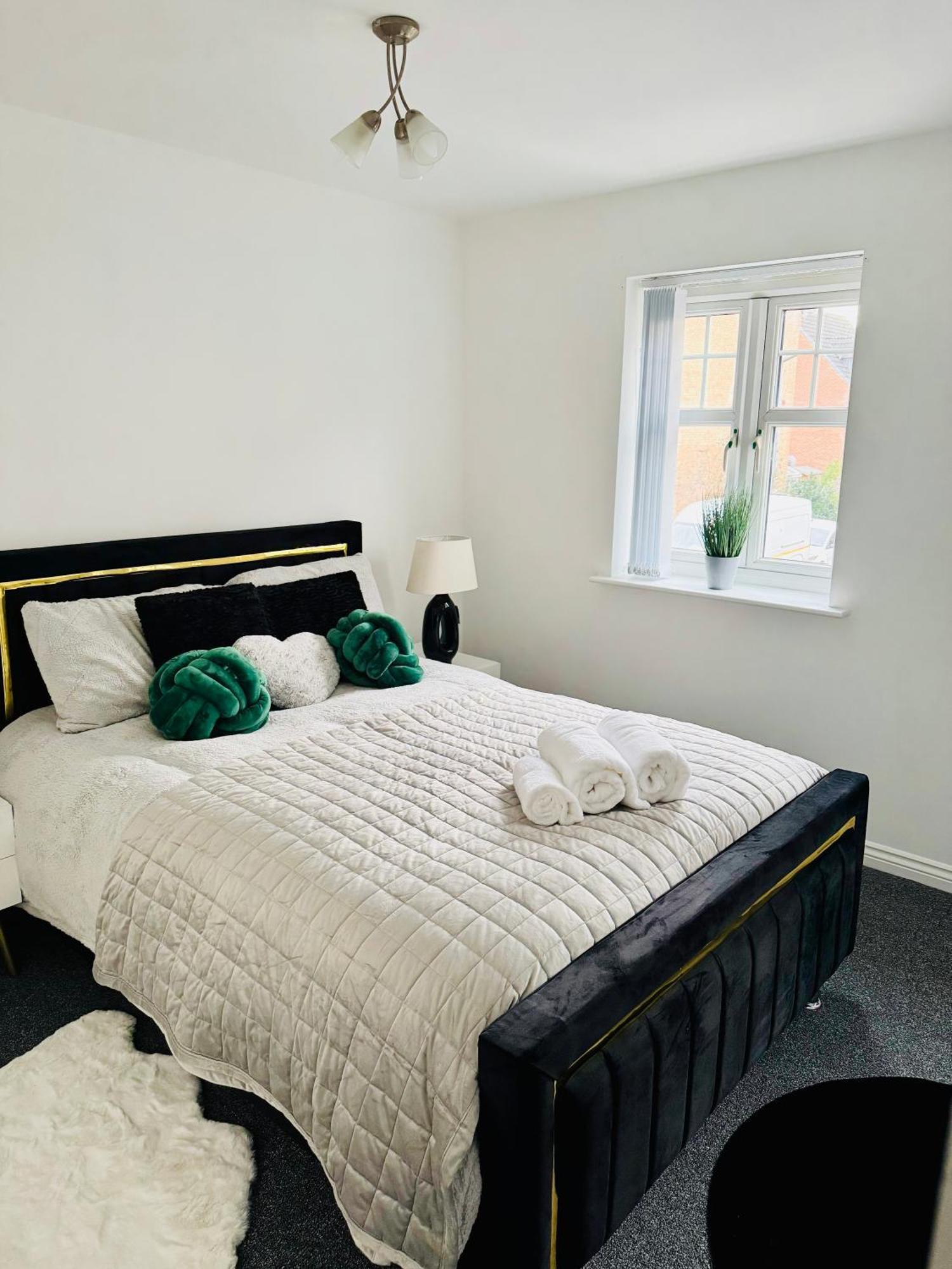 Harmony House 3 Bedroom New Build For Families, Contractors, Black Country Museum Sleeps 6 Tipton Eksteriør bilde