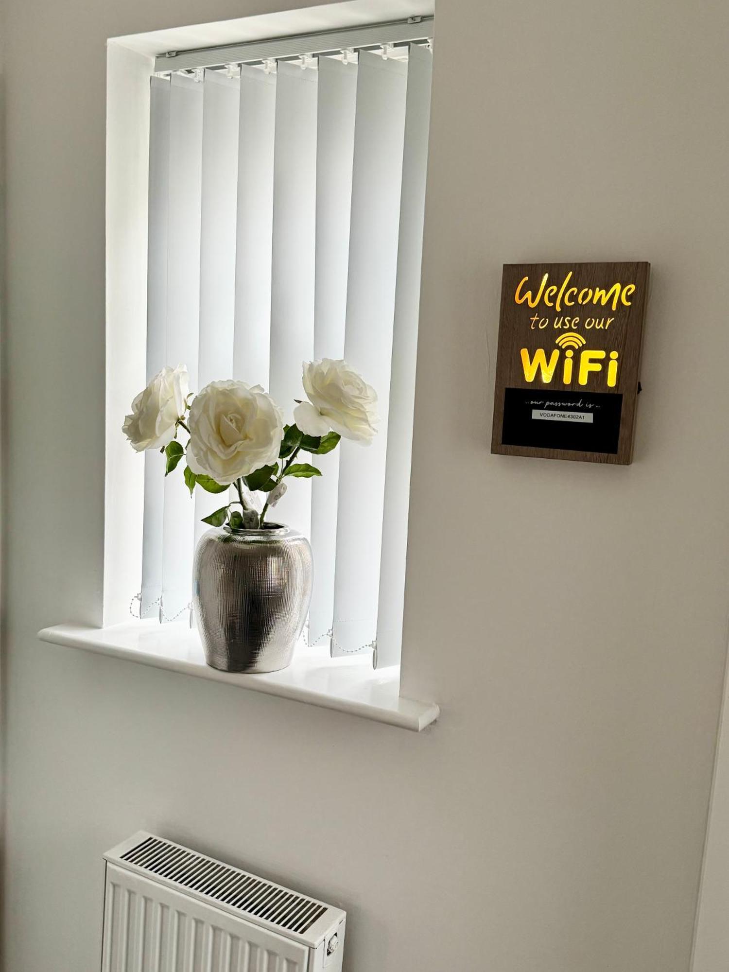 Harmony House 3 Bedroom New Build For Families, Contractors, Black Country Museum Sleeps 6 Tipton Eksteriør bilde