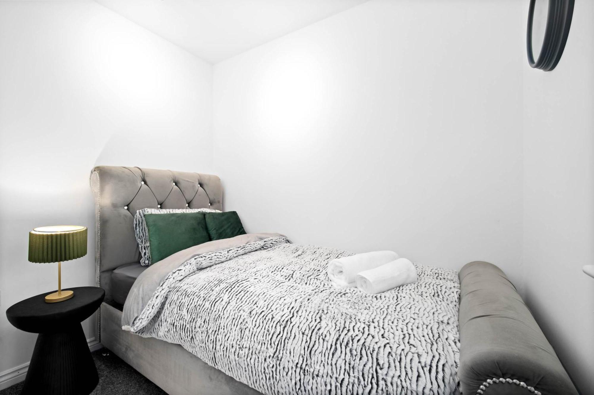 Harmony House 3 Bedroom New Build For Families, Contractors, Black Country Museum Sleeps 6 Tipton Eksteriør bilde