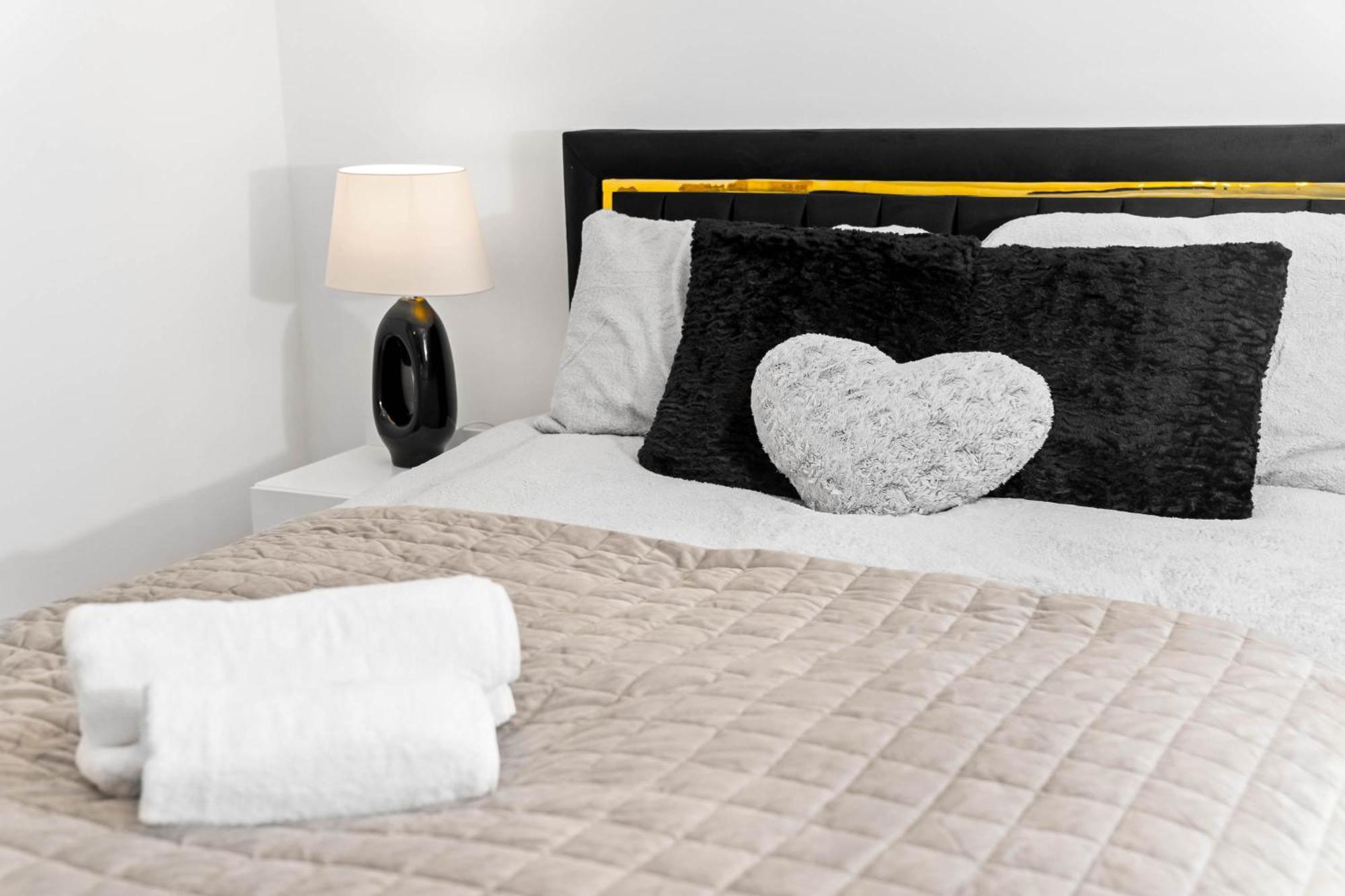 Harmony House 3 Bedroom New Build For Families, Contractors, Black Country Museum Sleeps 6 Tipton Eksteriør bilde